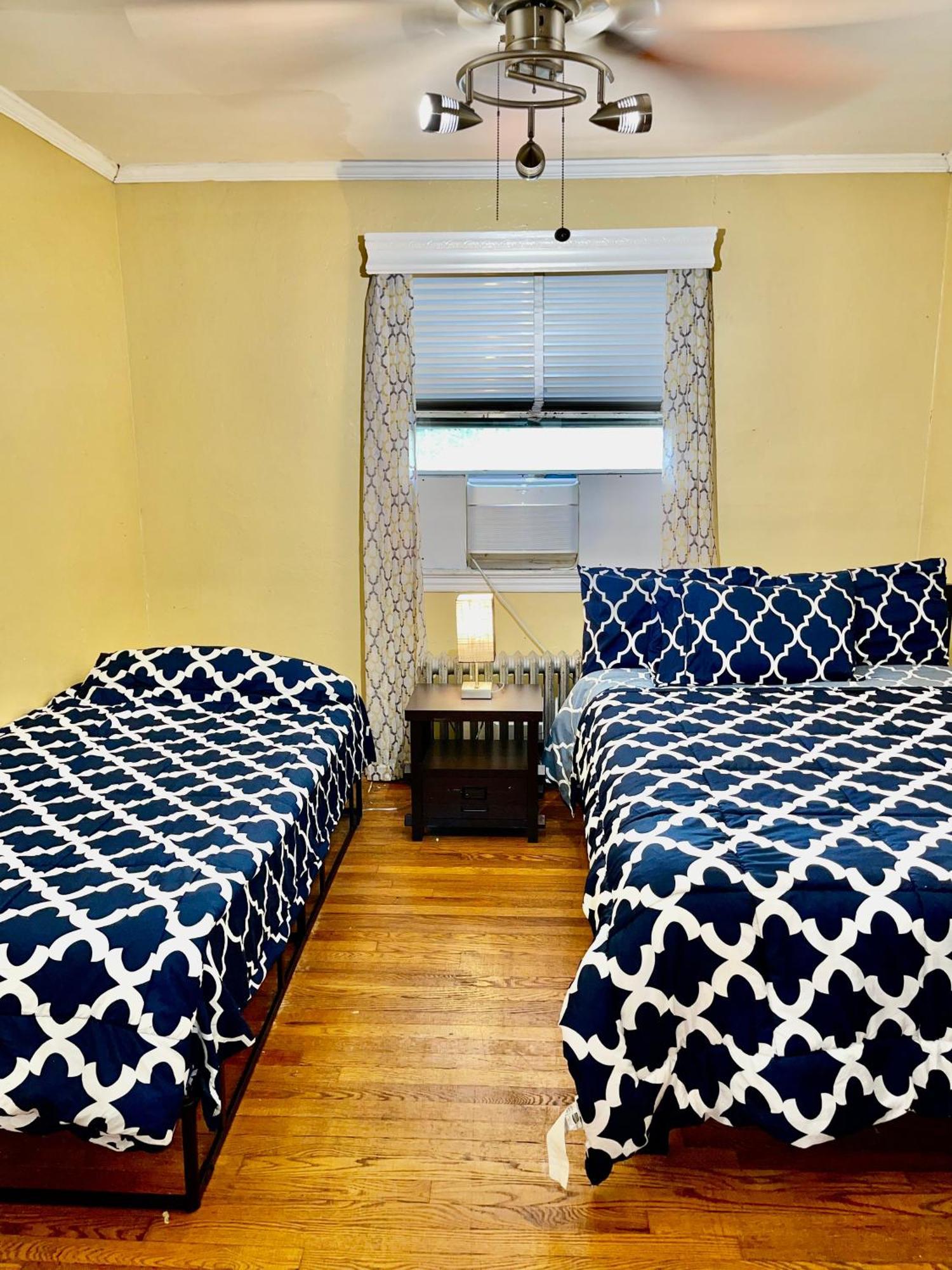 Lga Airport 3 Mins, 3 Bedroom Duplex House, Parking And Private Backyard, 9Mins Subway! Nueva York Exterior foto